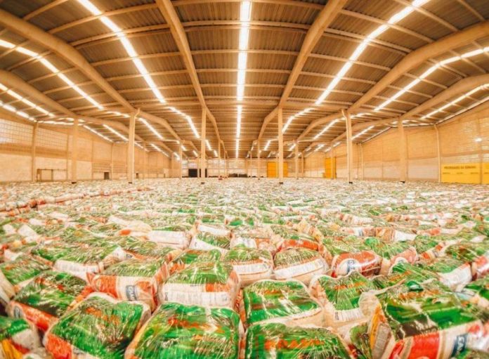 Governo Bolsonaro compra 98 mil cestas básicas a beneficiário do Bolsa ...