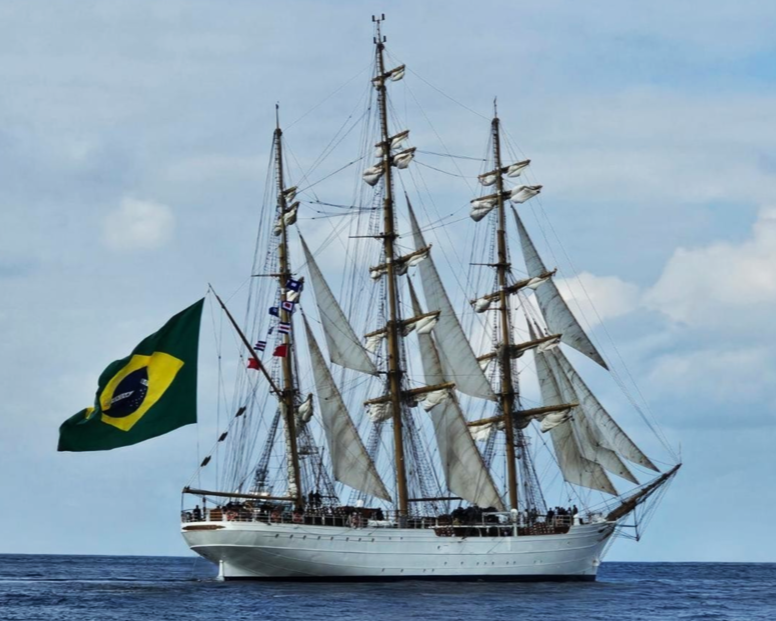 VELEIRO “CISNE BRANCO” – “Navio mais bonito da Marinha” retorna a
